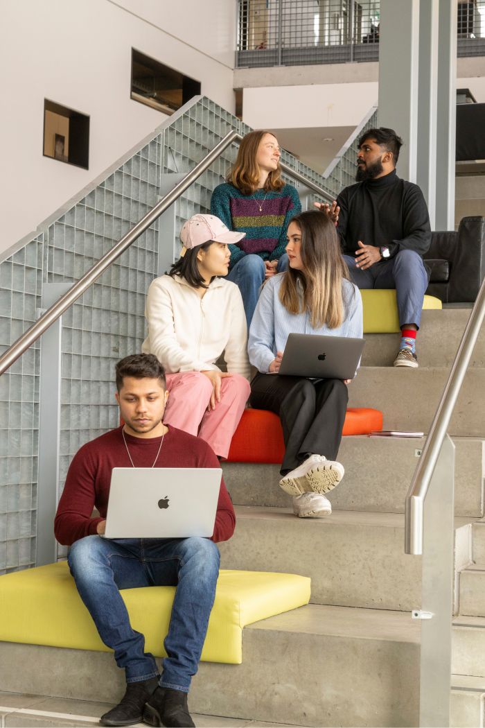 Estudante assessorado pela Gradeup em universidade no exterior